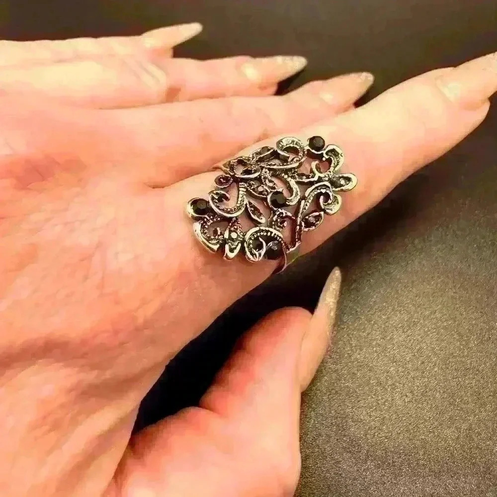 Boho Hippie style large silver ring ๐ค - Picture 3 of 5